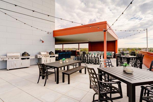 Gorgeous rooftop deck that overlooks High Street