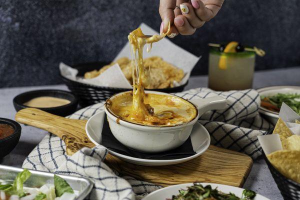 Queso Fundido con Chorizo