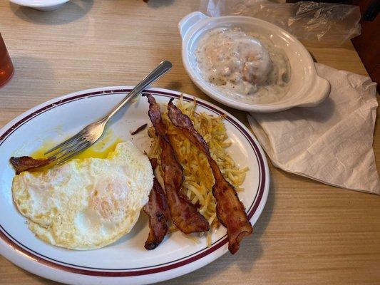 Solid food with the MVP breakfast. Eggs were good, biscuits/gravy were ok. Definitely a par on the course if scoring.