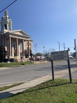 Sign, courthouse across the street, for orientation.