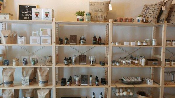 Free Leaf features organic, loose-leaf tea, herbs, coffee, bath and body products, and locally sourced home decor, arts, and crafts.