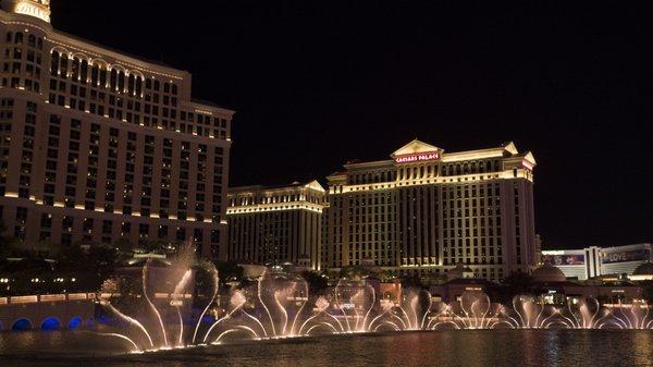 Bellagio Fountains Las Vegas - Shot with an OSMO handheld, Zenmuse X5R Gimbal using a focus handwheel.