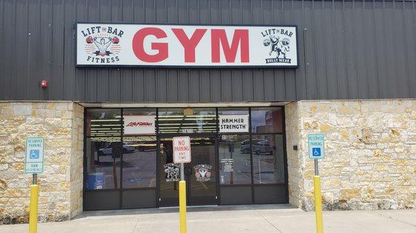 Best gym in Granbury. Super nice staff, always friendly and professional. It doesn't matter your status anyone is welcome. Clean affordable.