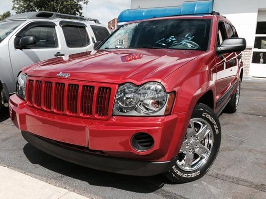 2005 Grand Cherokee www.deluxeautosalesinc.com