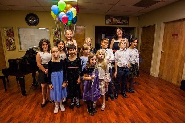 Traditional group photo after the recital.