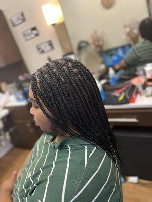 Medium Knotless box braids