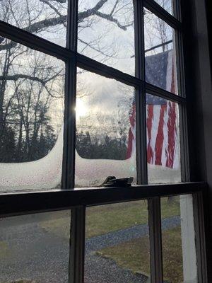 Flag out wavy window