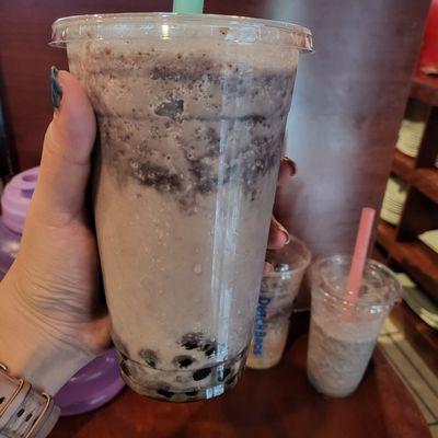 Oreo milk tea with boba