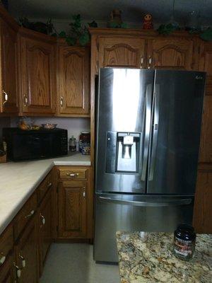 An after photo of a hoarder's thoroughly cleaned and organized kitchen!