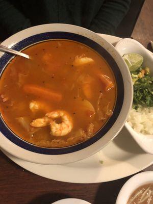 Caldo de camarones y pescado