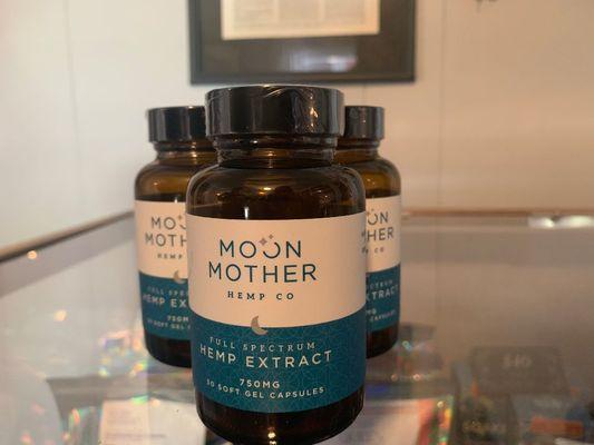 Moon Mother. Full Spectrum, All Organic Capsules