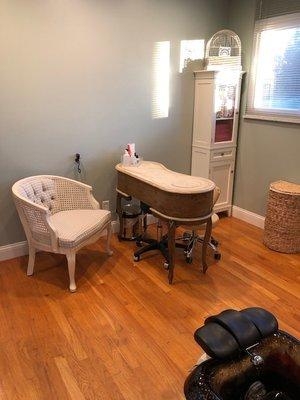 Manicure station in our new location!