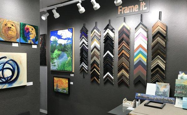 Custom picture framing & matting in Muscatine.