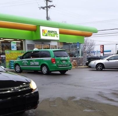 Mapco gas station and convenience store near BNA airport