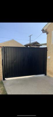 Stunning  and seamless steel swinging gate