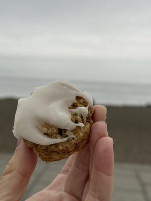 Delicious chunky crunchy oatmeal cookie!