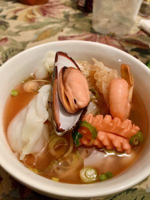 Yen Ta Fo (Pink Seafood Soup)