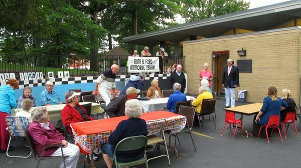 Senator Nozzolio, members & volunteers were treated to ice cream as a thank you for their hard work and continuous support.