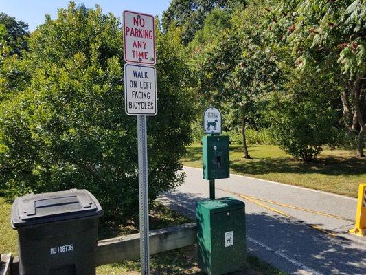 Doggie bags and waste disposal, plus a trash bin, available at the trail head