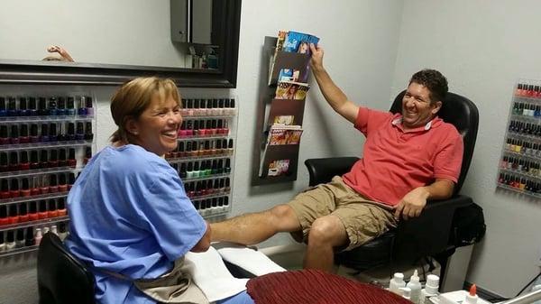 Guys get pedis too..JT is enjoying his spa pedicure!