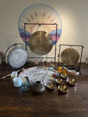 Healing Support using overtone emitting instruments like gongs, bowls, bells and chimes.