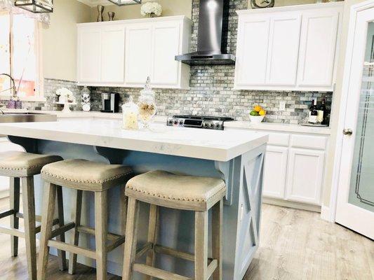 Instalation of counter top, backsplash, crown molding, full painting.