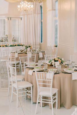 Table settings (Photo by Amanda Robbins Photography)