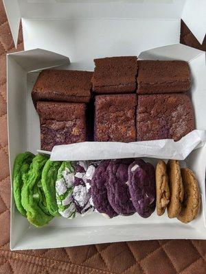 Ube butter Mochi and cookies! (From left to right is pandan, pandan crinkle, ube crinkle, ube cookie and coffee cookie)!