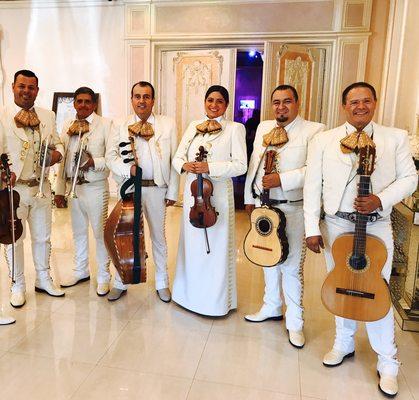 Mariachi Mexico en America listos para trabajar