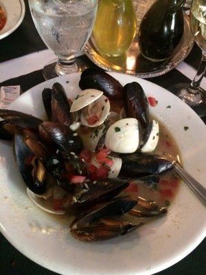 Clam & mussels