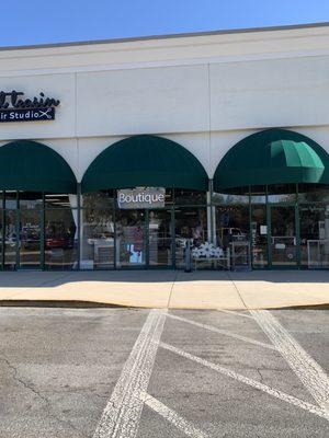 Entryway in Lake Asbury Plaza off of Henley Road.