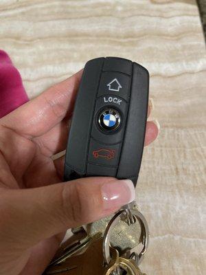 Bmw keys and fobs cut and program on the spot in Oakland. We make keys and fobs to most makes and models in the East Bay. Mobile locksmith