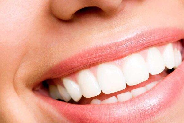 Improve your smile with whitening, veneers, implants and crowns. FREE COSMETIC CONSULTATIONS