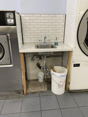 The sink they have for the people who come here which is good for hand washing. Pay attention to the blue "soap bottle"