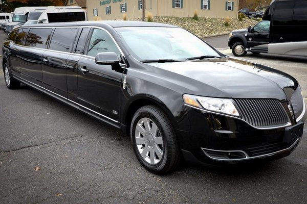 The 312 Limo - 9 Passenger Stretch Lincoln MKT Limo black https://www.the312limo.com/limo-bus/