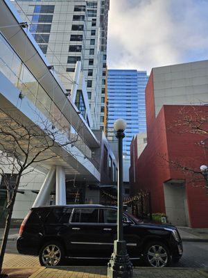 Limo from the side in DT Bellevue