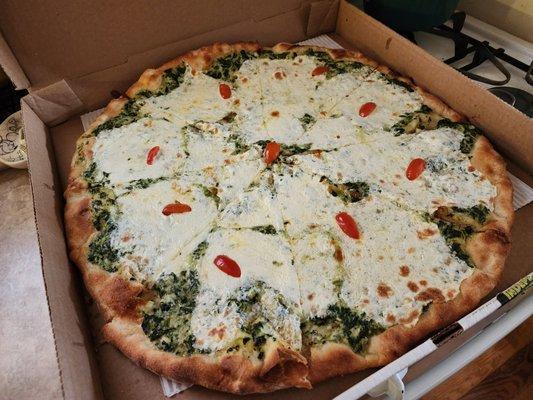 18" Spinach Alfredo Specialty Pizza