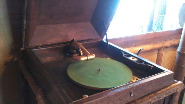 1920s phonograph