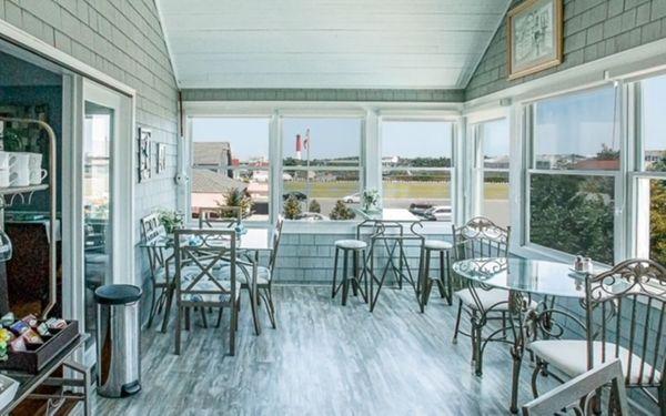 Sunporch with view of Light House