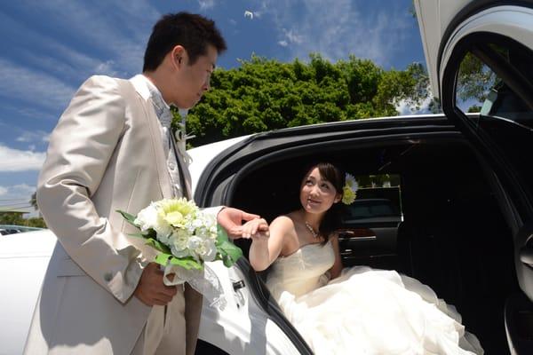 Hawaii wedding in limo luxury.