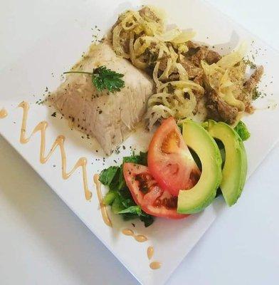 Majado de Malanga con Bistec Encebollado y Ensaladita