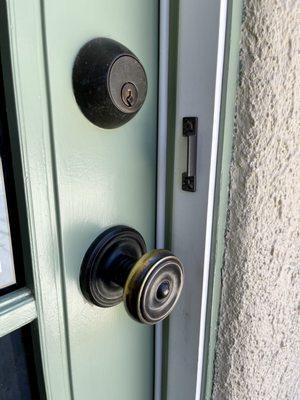 Deep kitchen doorknob relative to the door frame, which other installers said would prevent the use of an aluminum screen door