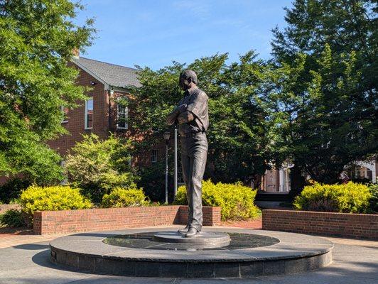 Dale Earnhardt Statue, Kannapolis