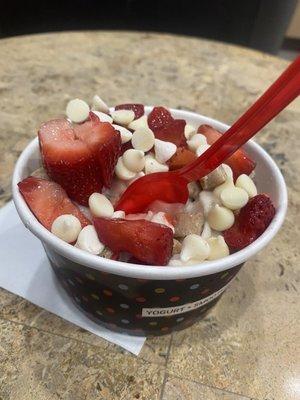 I loveeeee red mango yogurt  my favorite from al times