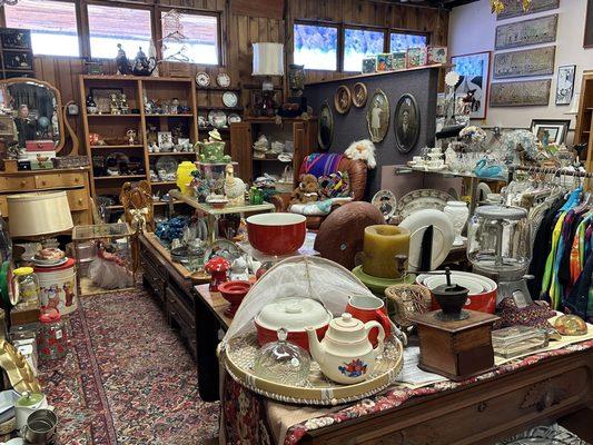 Retro & Antique Kitchen Items Galore!