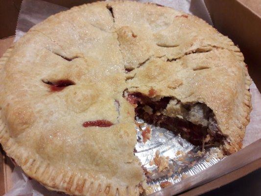 Thumbs up to this Strawberry Rhubarb pie!