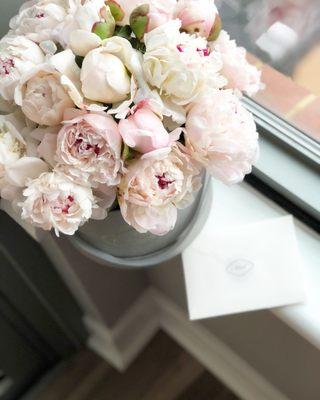 Round | Petite + Peonies