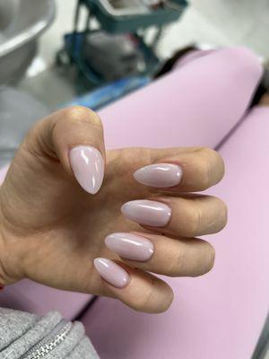 Full set, almond shape nails