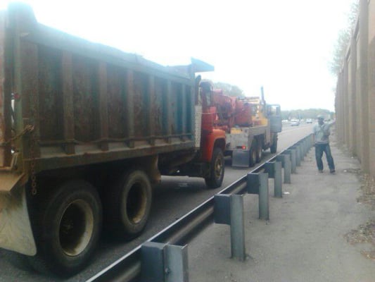 Mack dump brakes down on 295 towed to newwark new jersey long haul