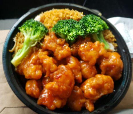 General Taos chicken lunch special